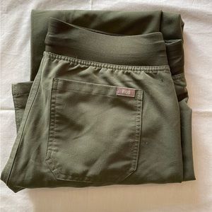 Livingston figs scrub pants size small
